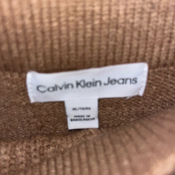 Reseller Bundle Box 5 total Pieces (4 NWT!+ 1 preloved) Closet Cleanout - Picture 13 of 15